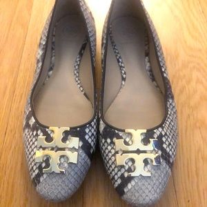 Tory Burch Snakeskin Flat - size 7